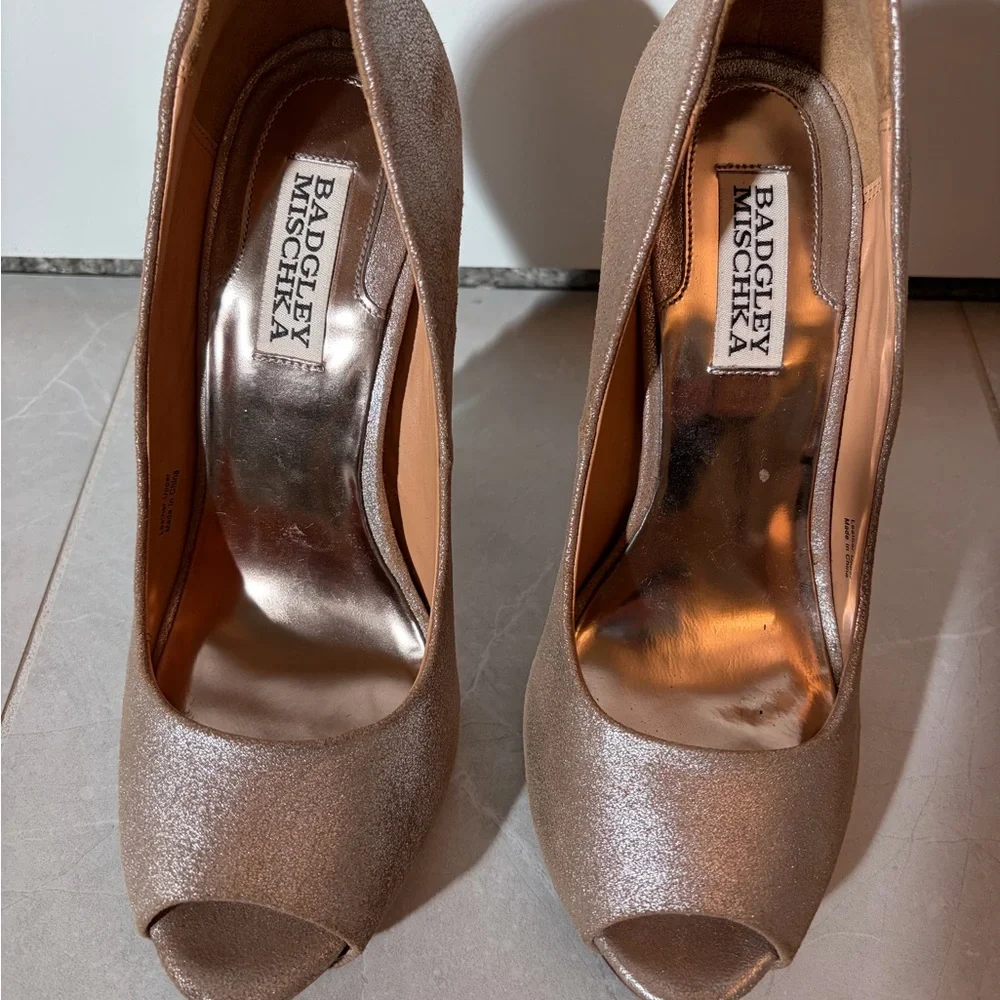 Badgley Mischka Glittering Gold Peep-Toe with rhinestone Heels 7 women’s